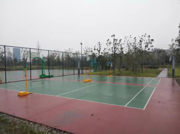 城市主題公園網(wǎng)球場(chǎng)、籃球場(chǎng)