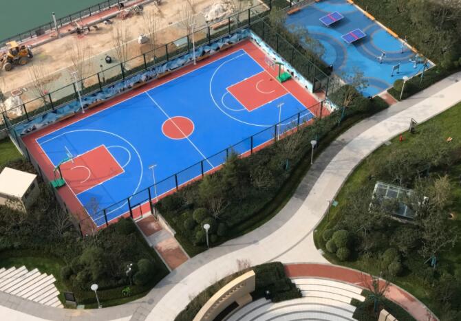 華潤威海灣九里，小區(qū)自帶海景籃球場